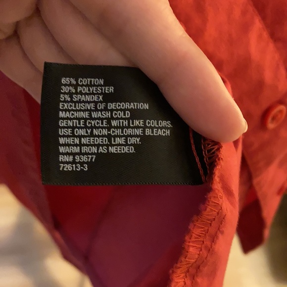 East 5th button up top with fabric rose design L - Picture 6 of 12